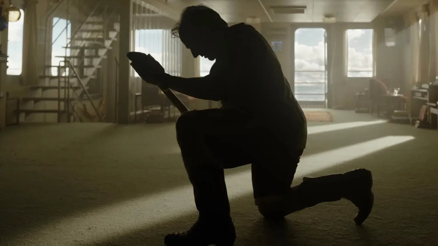 Tom Cruise surge irreconhecível no primeiro trailer de Digger